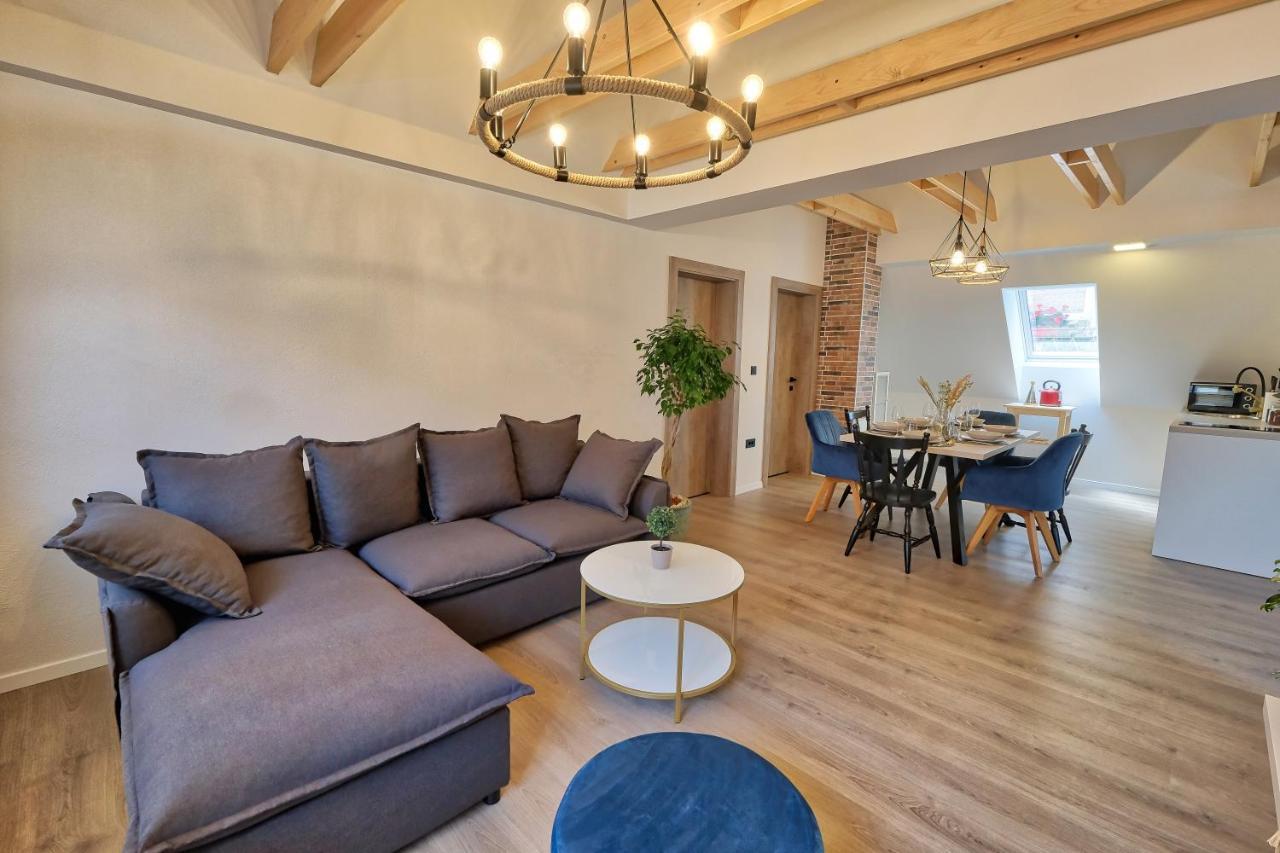Auzlak Hisa, Apartments. Luce Exterior photo